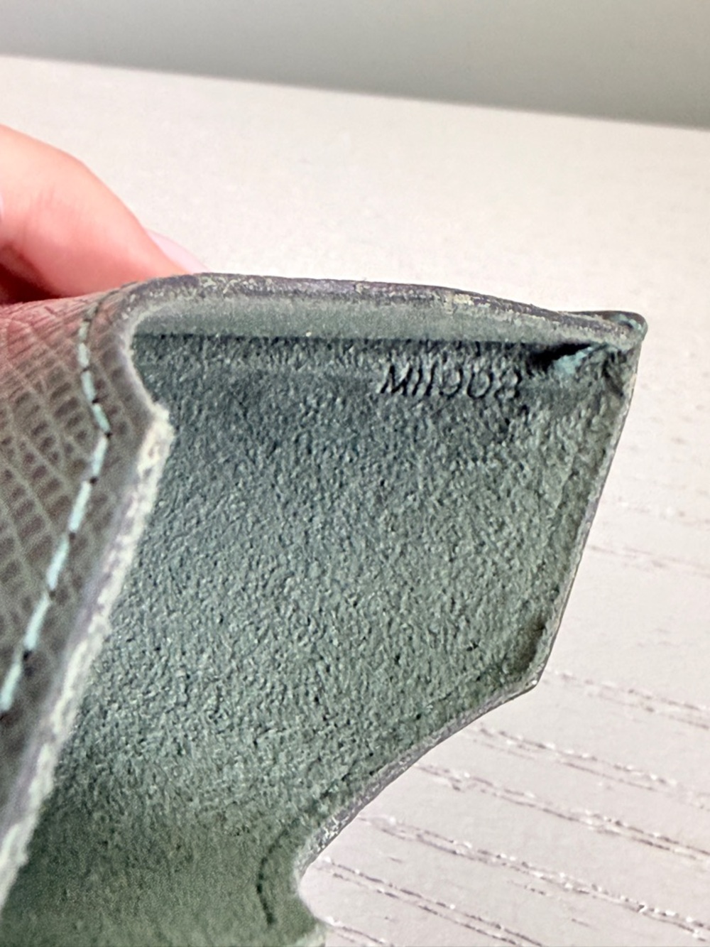 Authentic RARE Louis Vuitton Dark Green Taiga Leather Card Holder - Picture 4 of 9